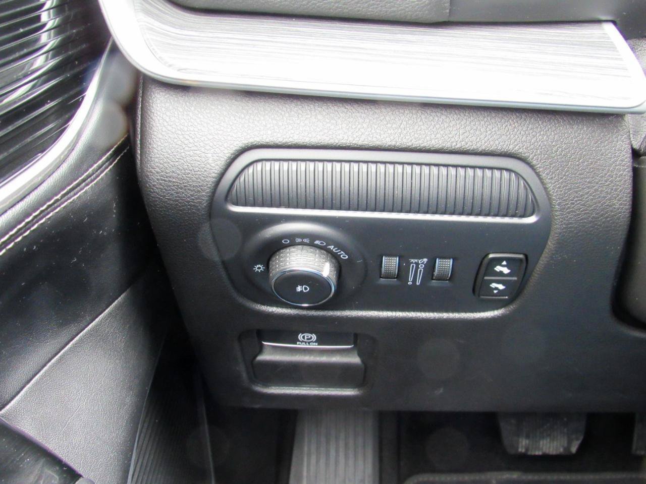 Used 2024 Jeep Wagoneer Series III AWD/4WD image 19