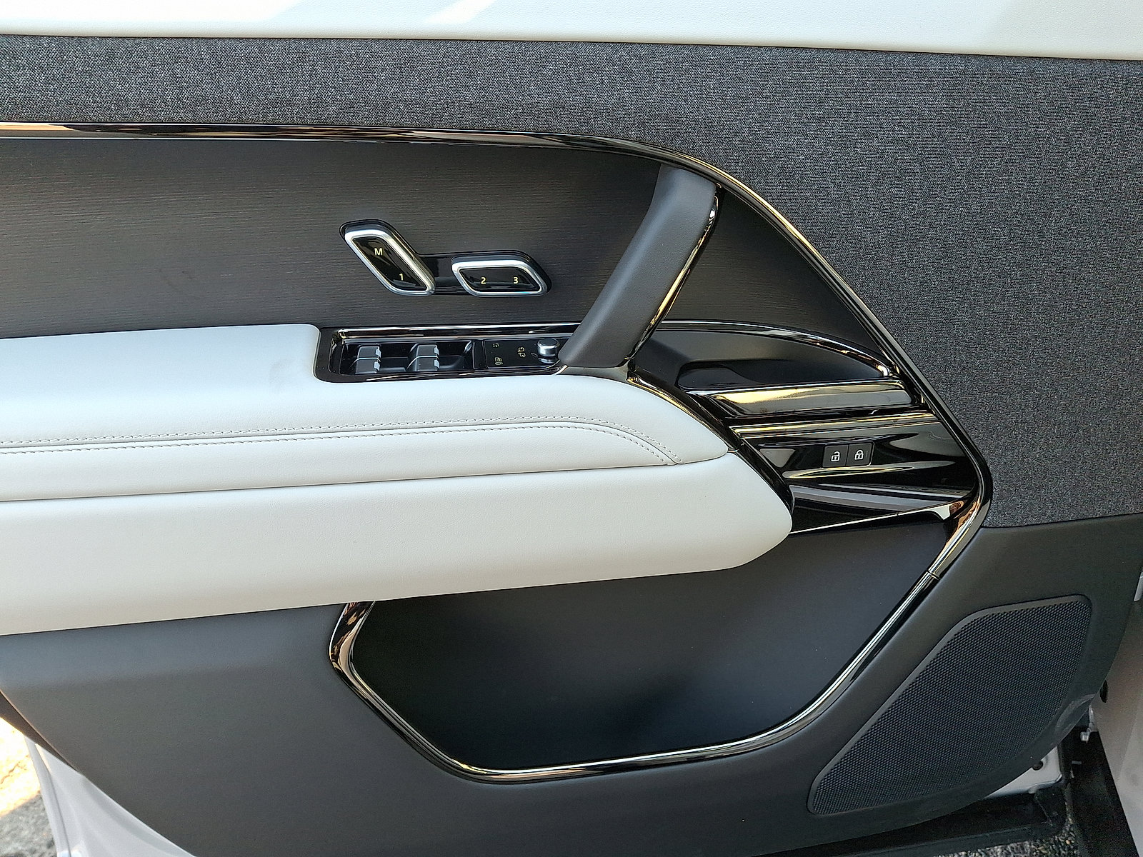 New 2026 Land Rover Range Rover Sport SE image 4