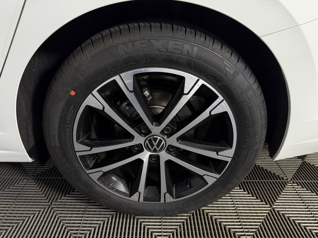 Used 2025 Volkswagen Jetta Sport image 11