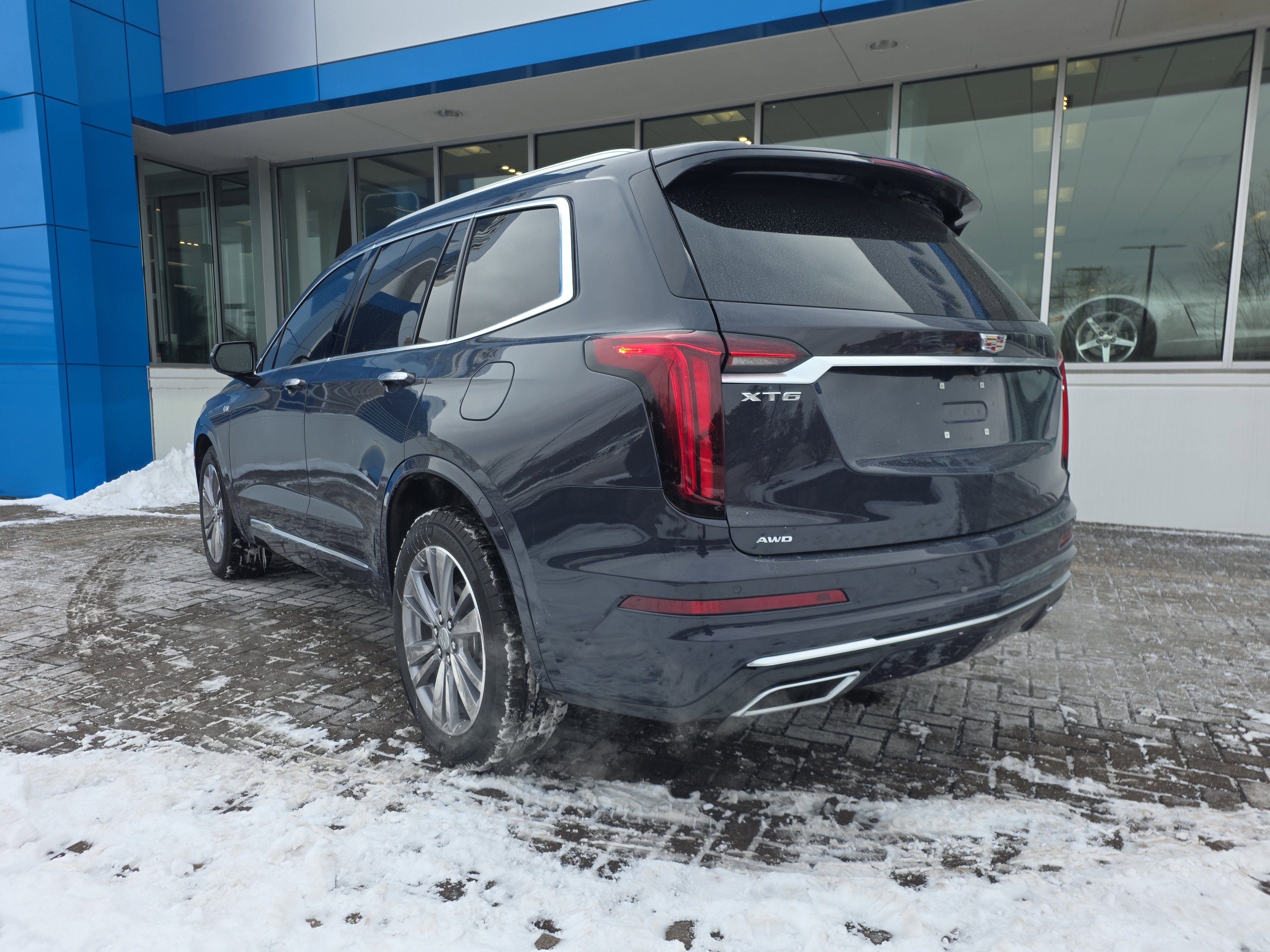 Certified 2025 Cadillac XT6 Premium Luxury image 3