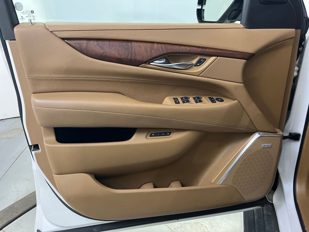 Used 2017 Cadillac Escalade Platinum image 27