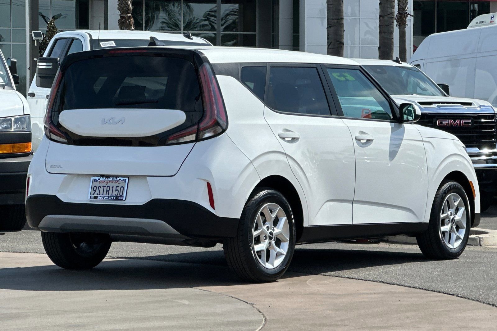Used 2025 Kia Soul LX w/ LX Technology Package image 4