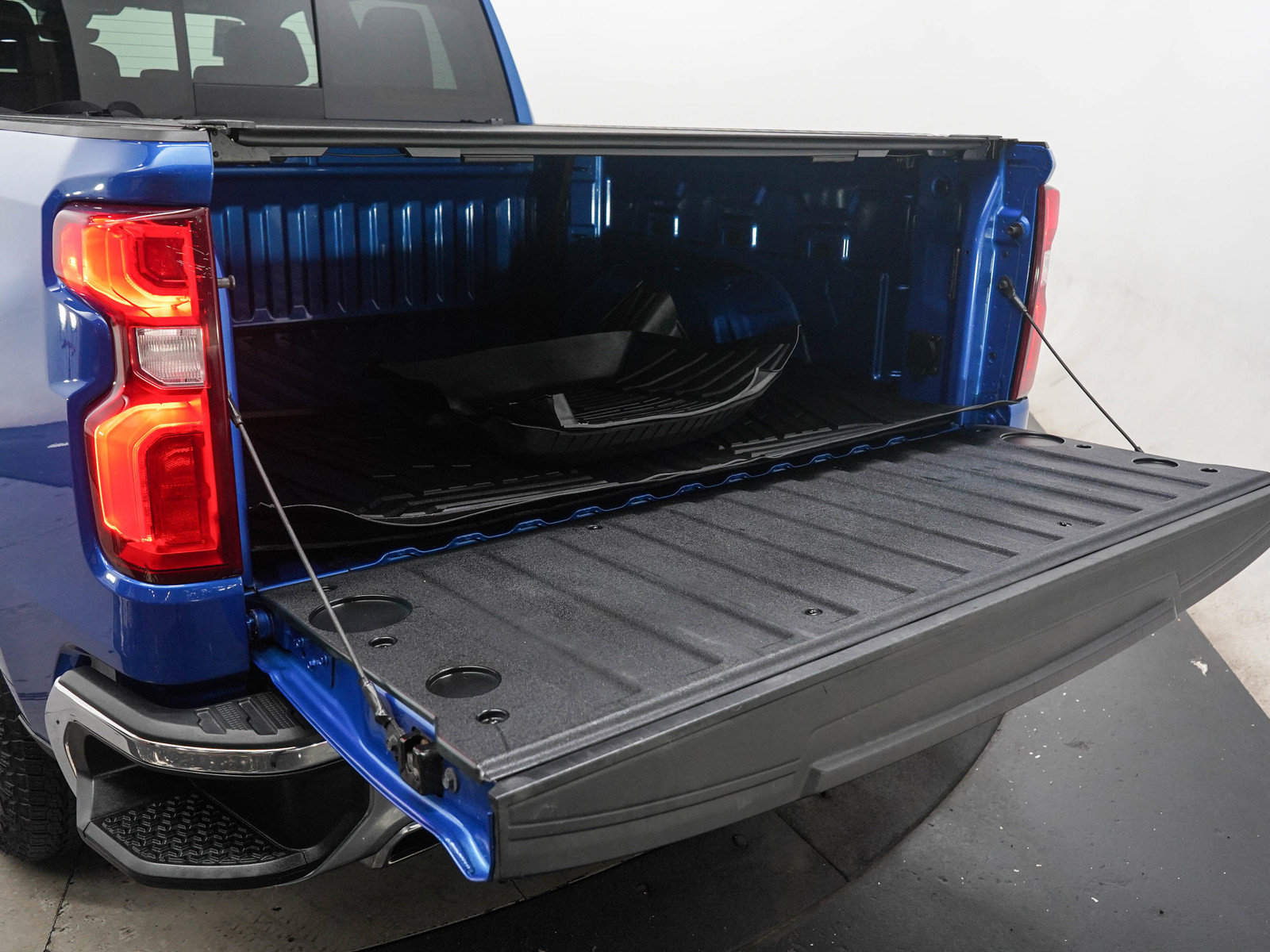 Used 2022 Chevrolet Silverado 1500 LTZ w/ Technology Package AWD/4WD image 9