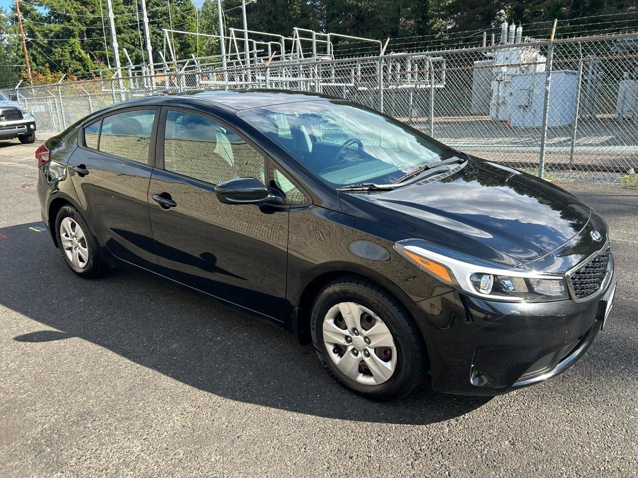 Used 2017 Kia Forte LX FWD image 3