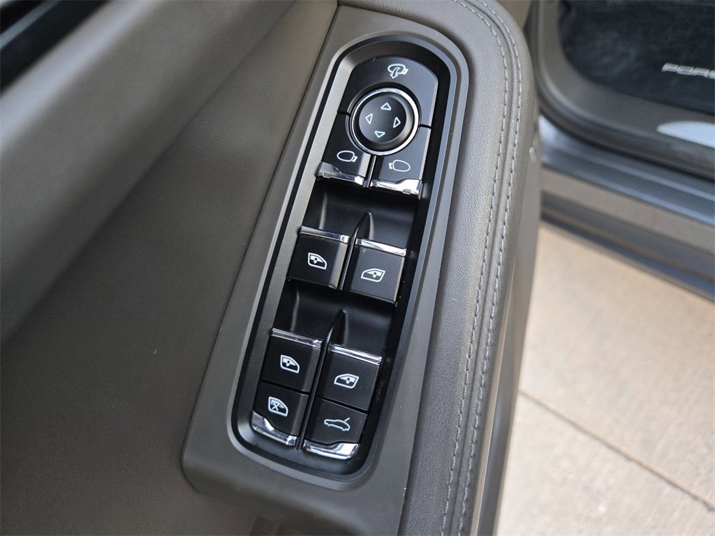 Used 2018 Porsche Macan S image 33