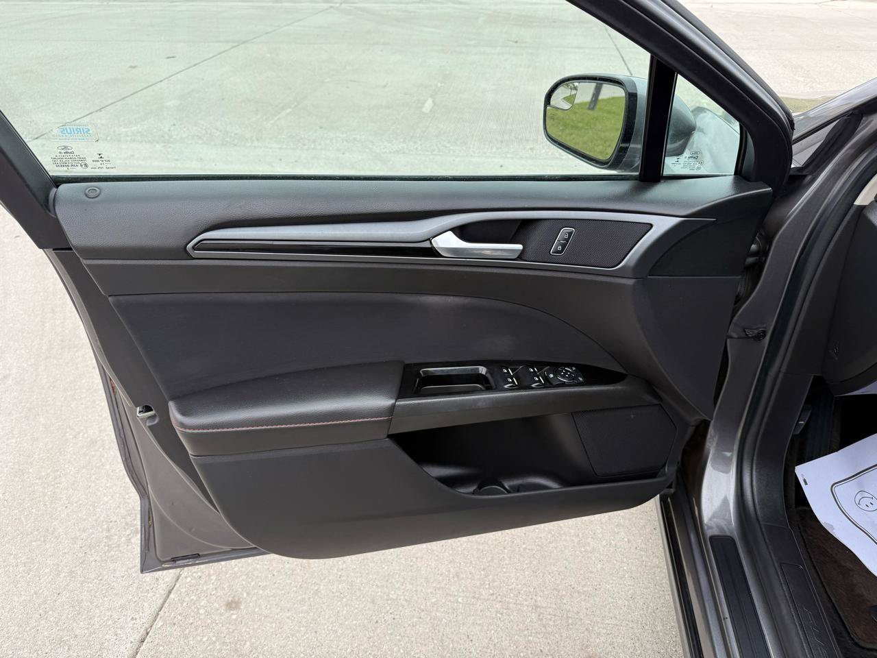 Used 2014 Ford Fusion SE w/ Equipment Group 201A FWD image 13