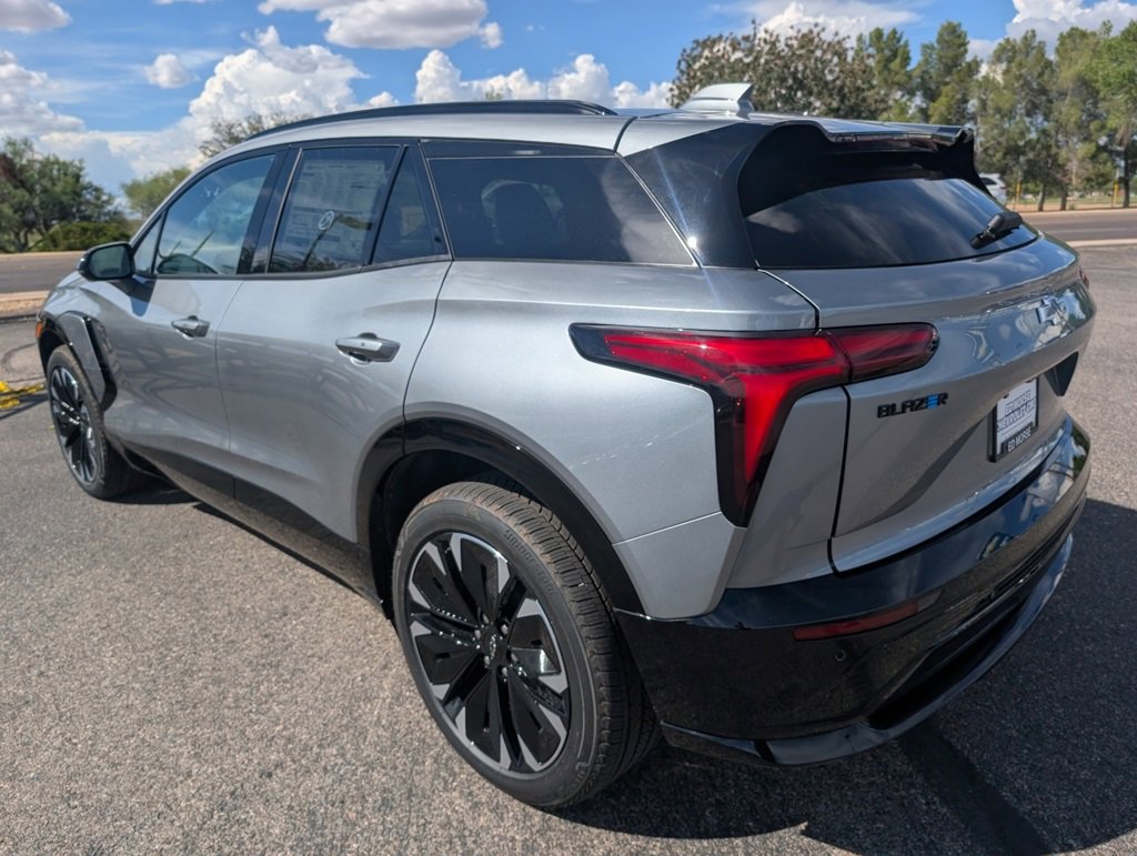 New 2025 Chevrolet Blazer EV RS image 3