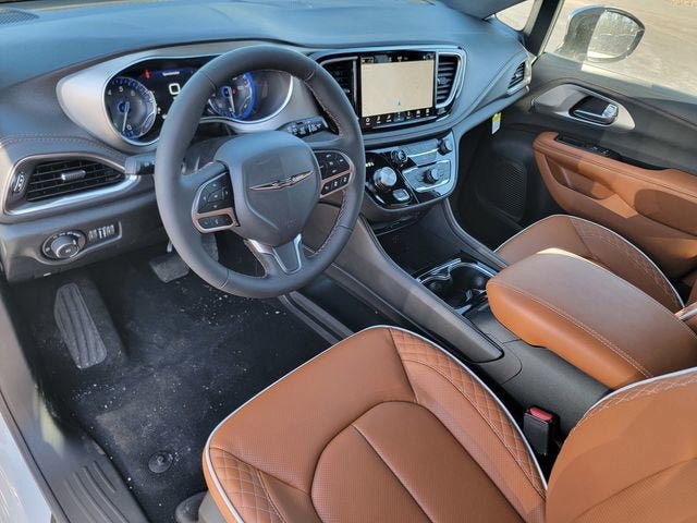 New 2026 Chrysler Pacifica Pinnacle w/ Trailer Tow Group AWD/4WD image 18