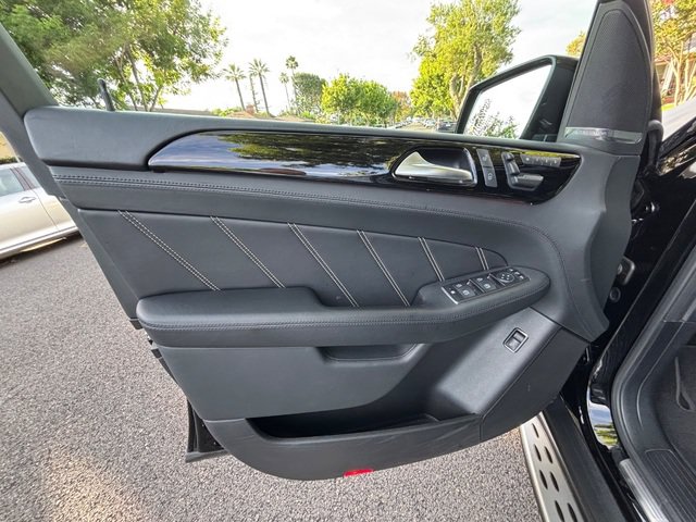 Used 2012 Mercedes-Benz ML 63 AMG 4MATIC w/ AMG Performance Pkg image 29