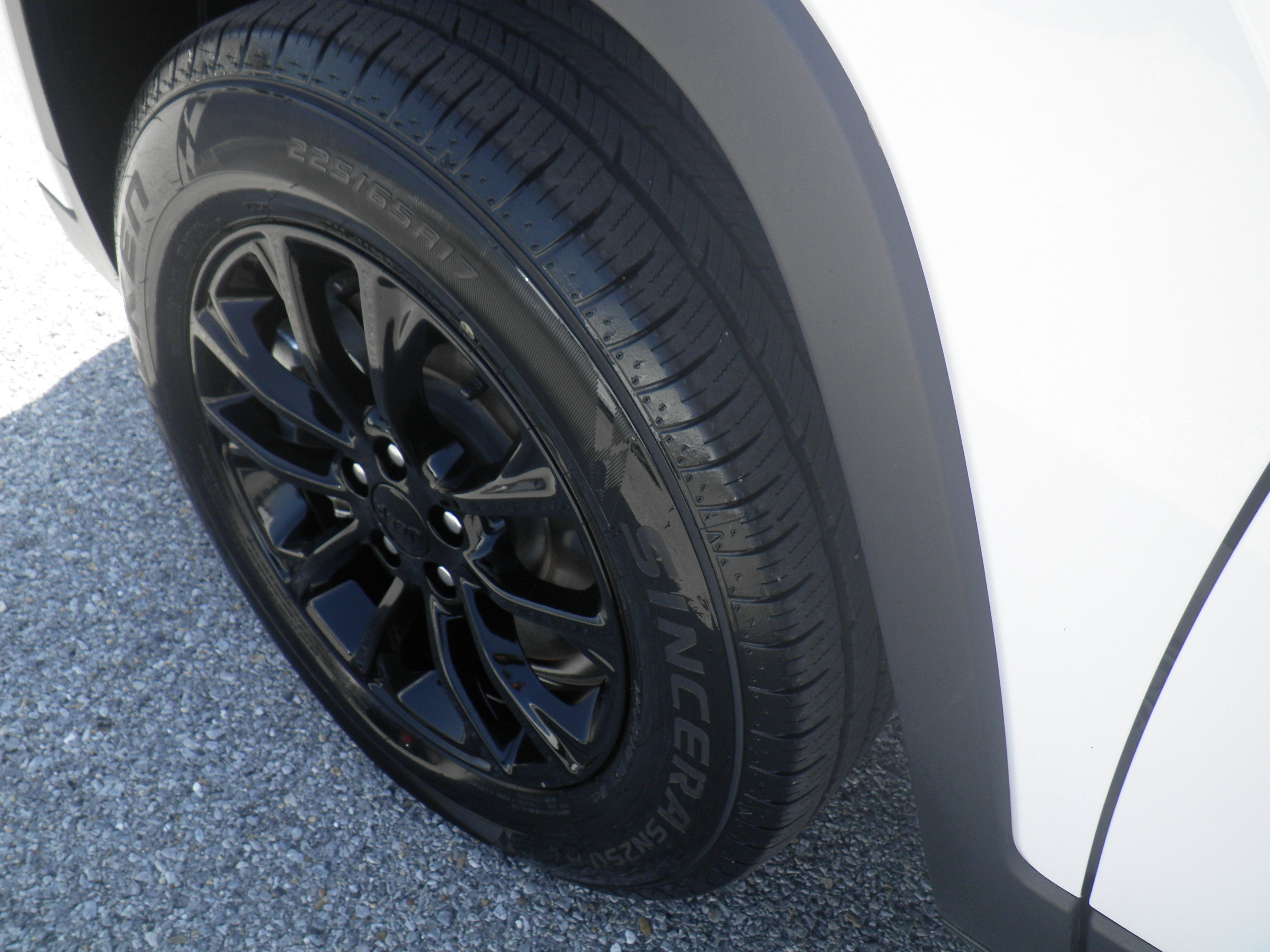 Used 2023 Jeep Cherokee Altitude Lux image 14