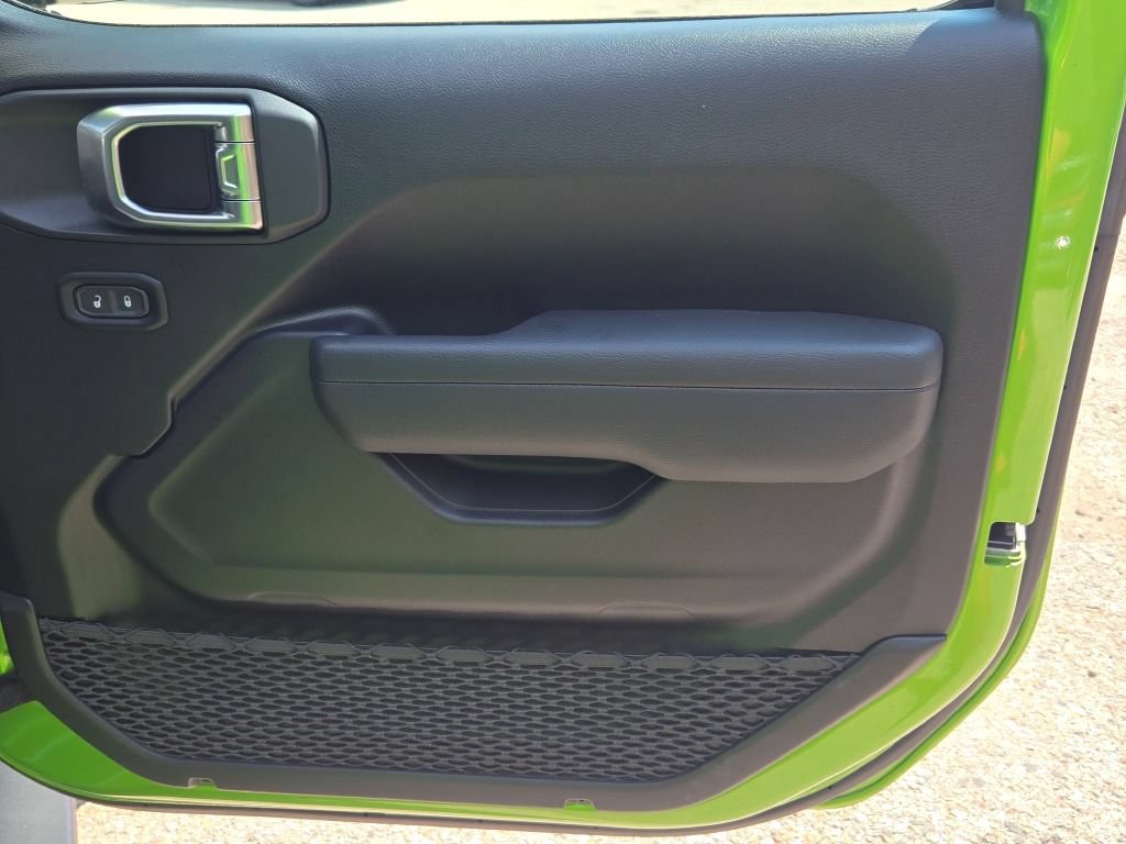 Used 2025 Jeep Wrangler Unlimited Sport AWD/4WD image 8