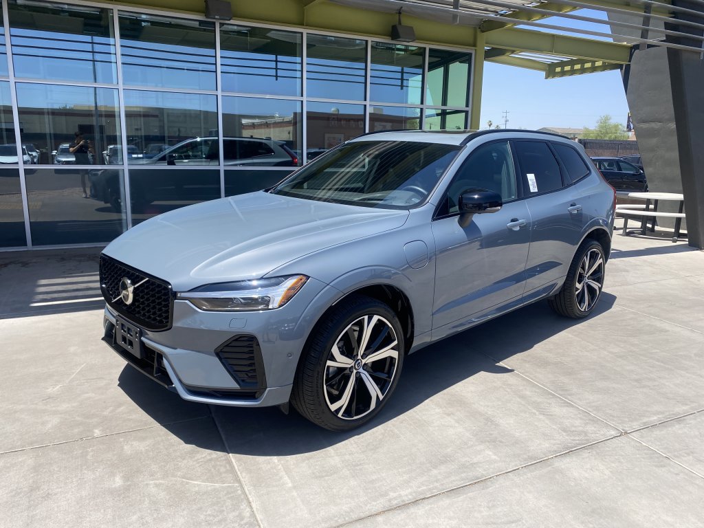 Used 2022 Volvo XC60 T8 R-Design w/ Advanced Package AWD/4WD image 1