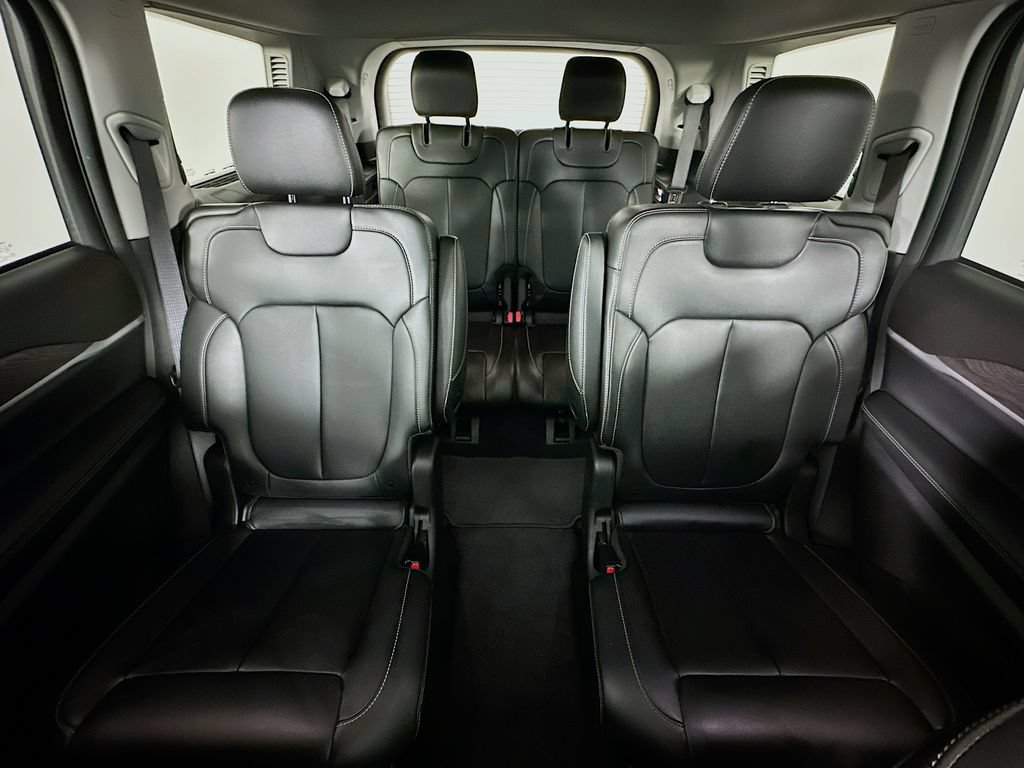 Used 2023 Jeep Grand Cherokee L Limited AWD/4WD image 13