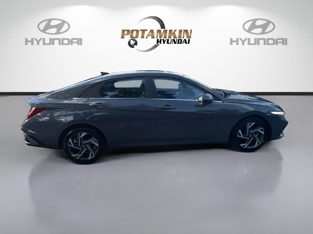 Certified 2025 Hyundai Elantra SEL FWD image 5