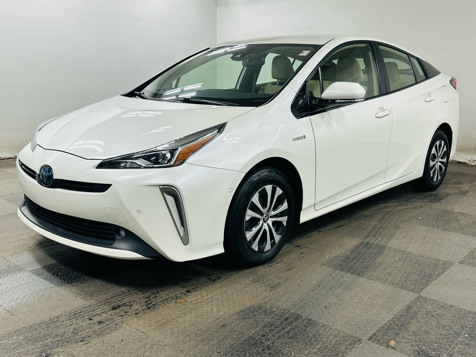 Used 2020 Toyota Prius XLE AWD/4WD image 3