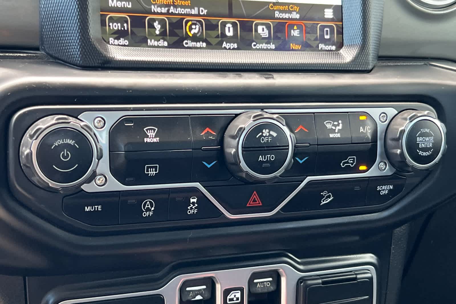 Used 2018 Jeep Wrangler Unlimited Sahara w/ Uconnect 4C Nav & Sound Group AWD/4WD image 23