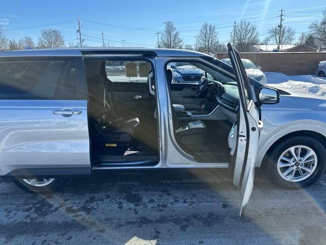 Used 2022 Kia Carnival LX image 21