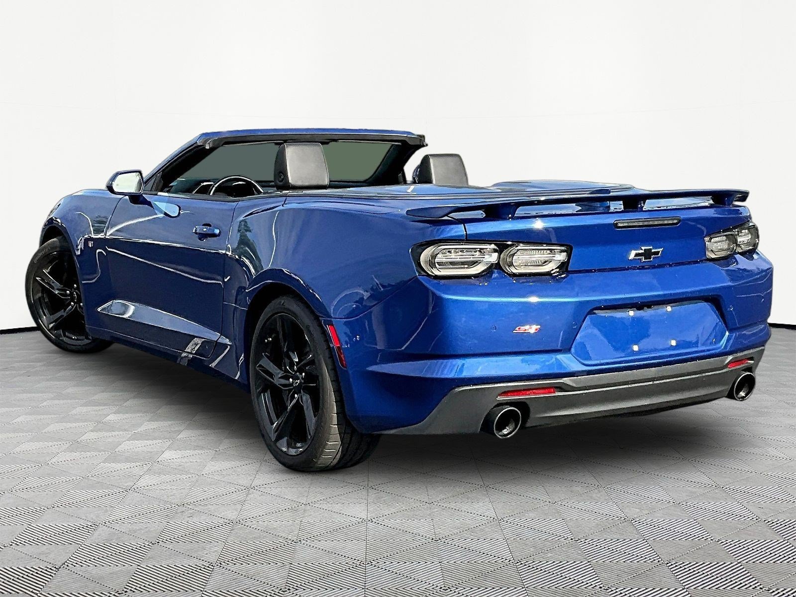 Used 2020 Chevrolet Camaro SS RWD image 4