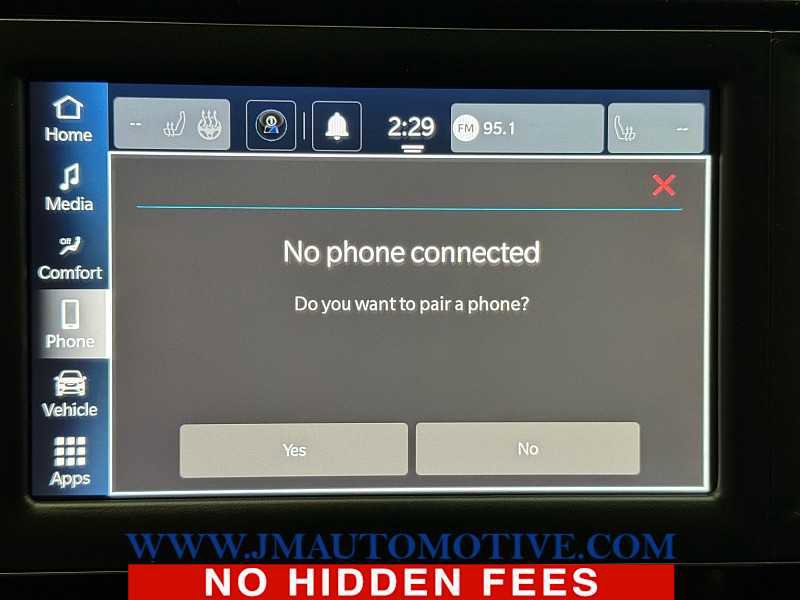 Used 2023 Chrysler Voyager LX image 30