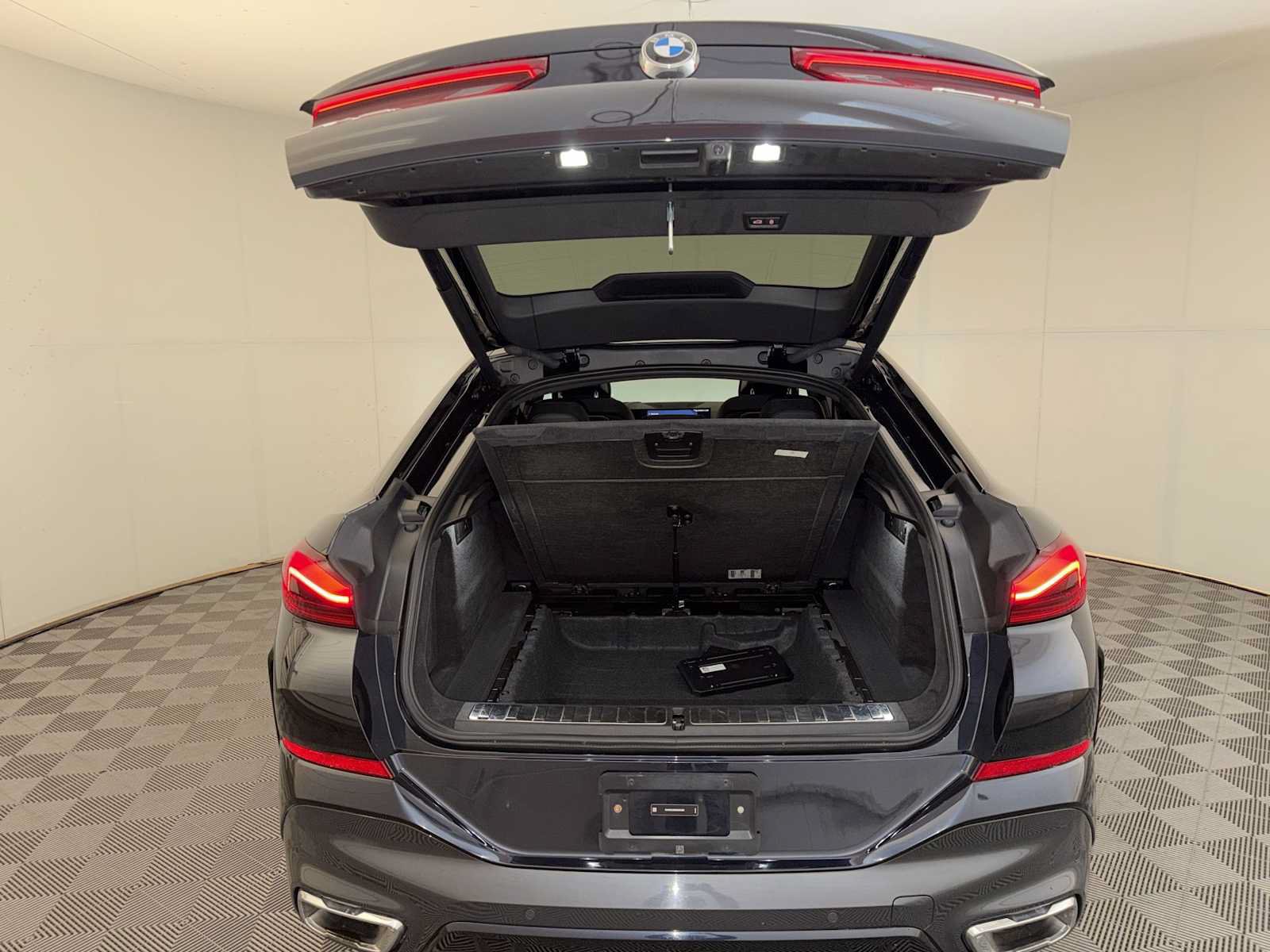 Used 2025 BMW X6 xDrive40i AWD/4WD image 23