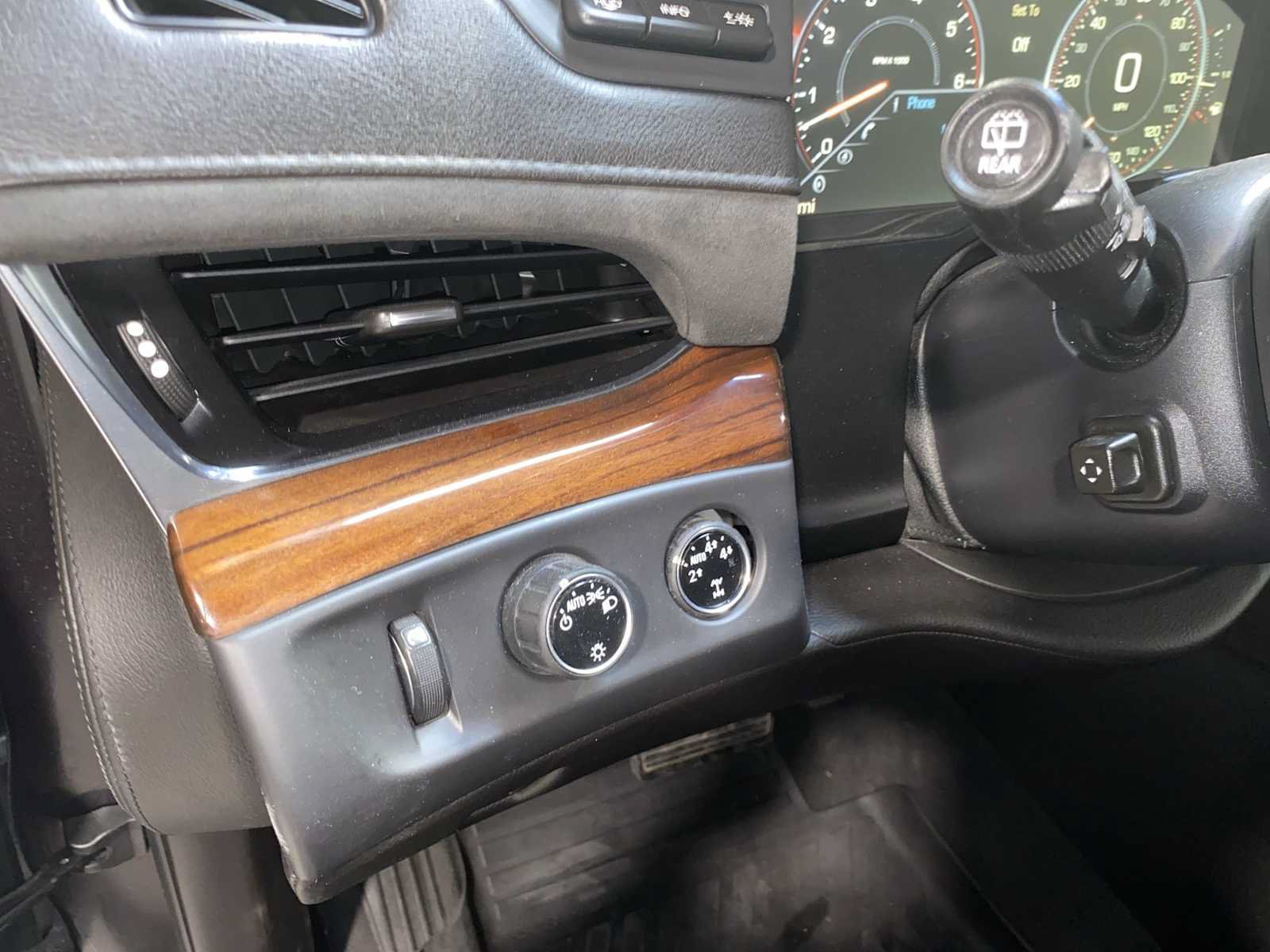 Used 2015 Cadillac Escalade Premium AWD/4WD image 24