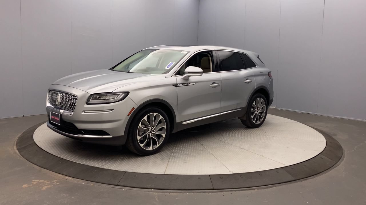 Used 2023 Lincoln Nautilus Reserve AWD/4WD image 9