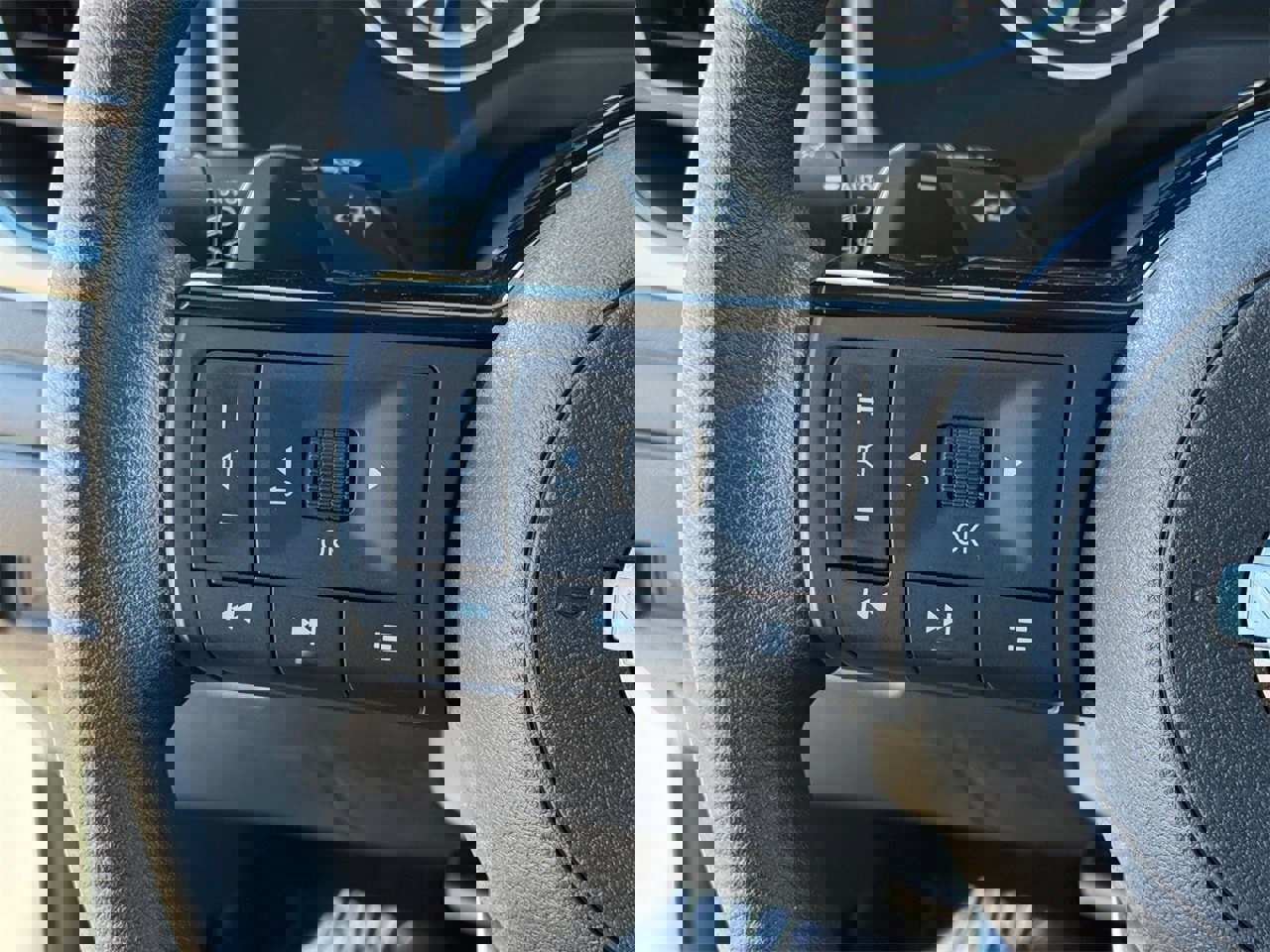 Used 2023 Nissan Rogue SV image 13