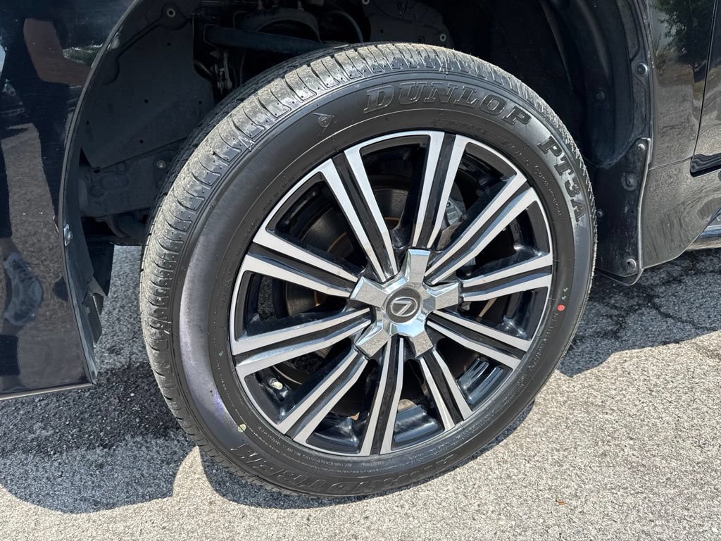 Used 2021 Lexus LX 570 4WD w/ Luxury Package image 11