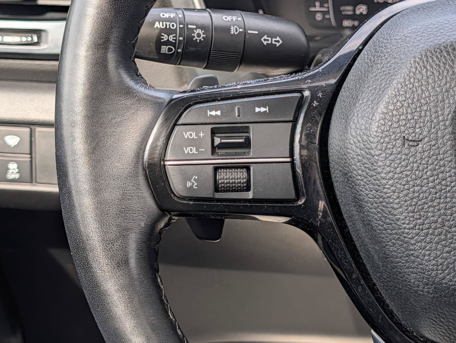 Used 2023 Honda Pilot Elite image 12
