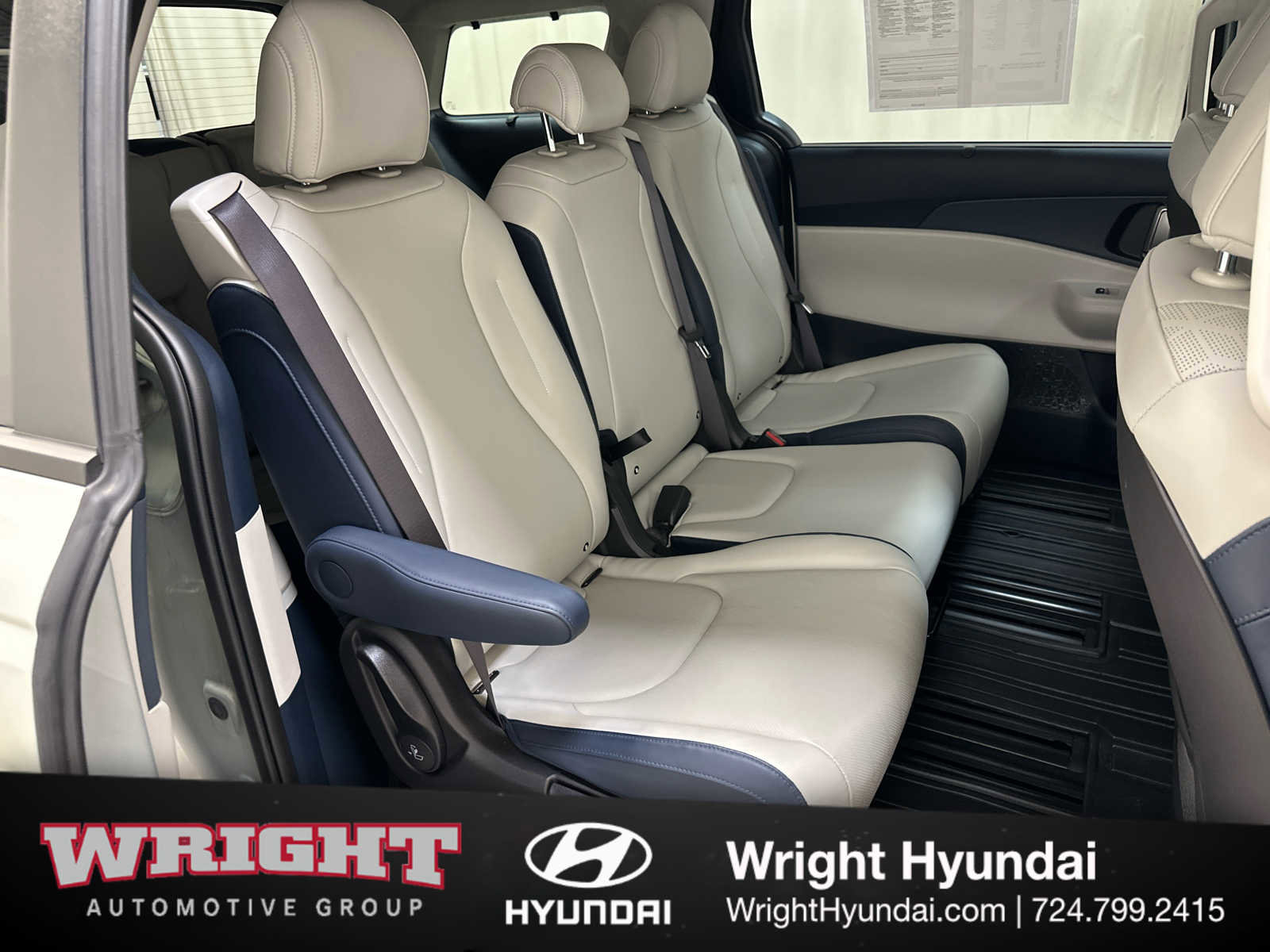 Used 2025 Kia Carnival EX FWD image 15