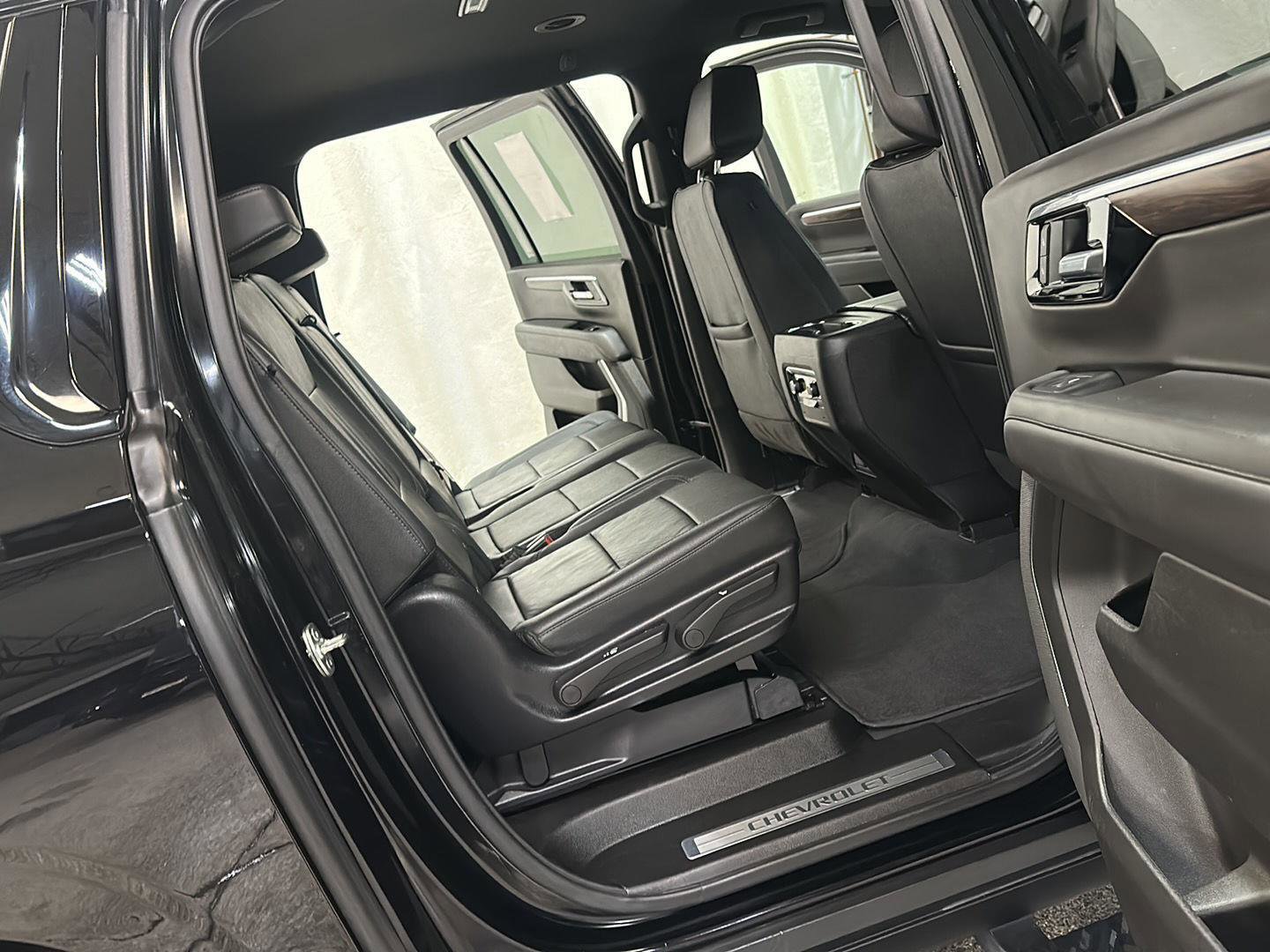 Used 2025 Chevrolet Suburban Z71 AWD/4WD image 30