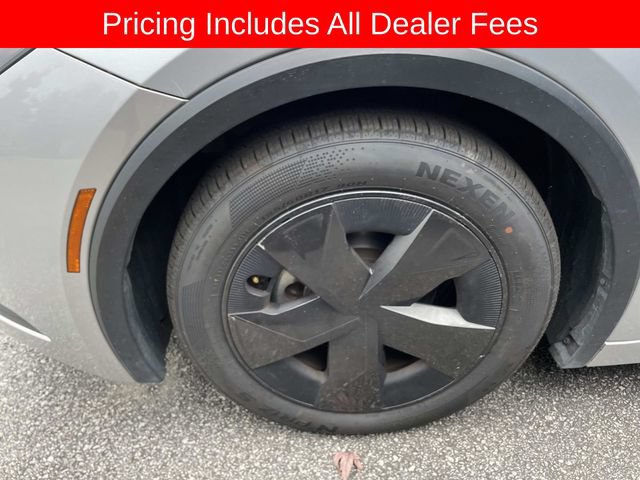 Used 2025 Toyota Prius LE FWD image 2