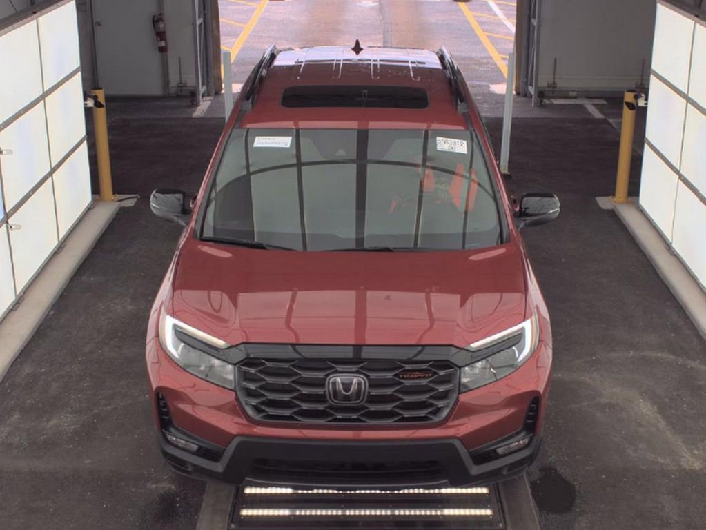 Used 2023 Honda Passport TrailSport image 2