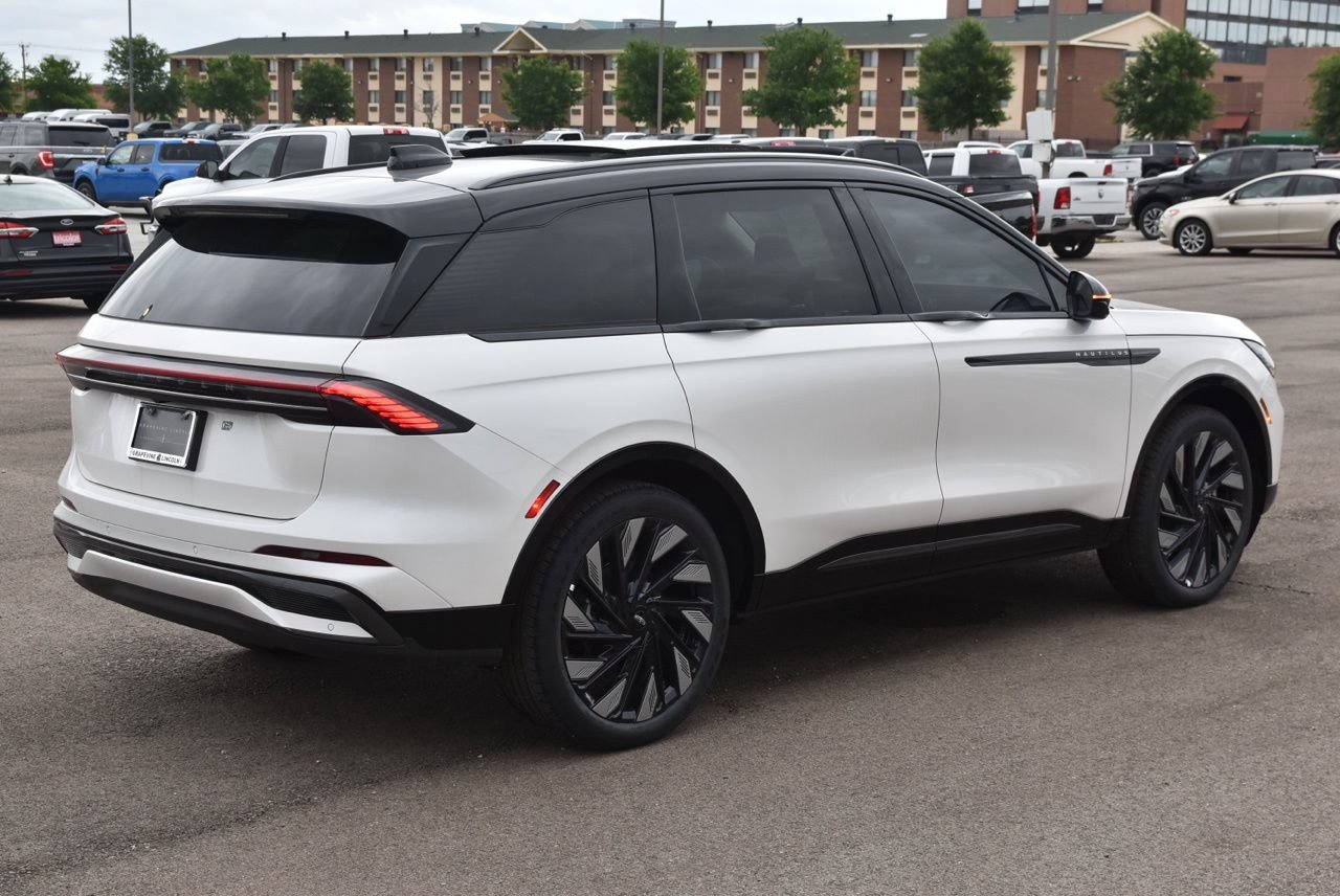 New 2026 Lincoln Nautilus Reserve AWD/4WD image 13
