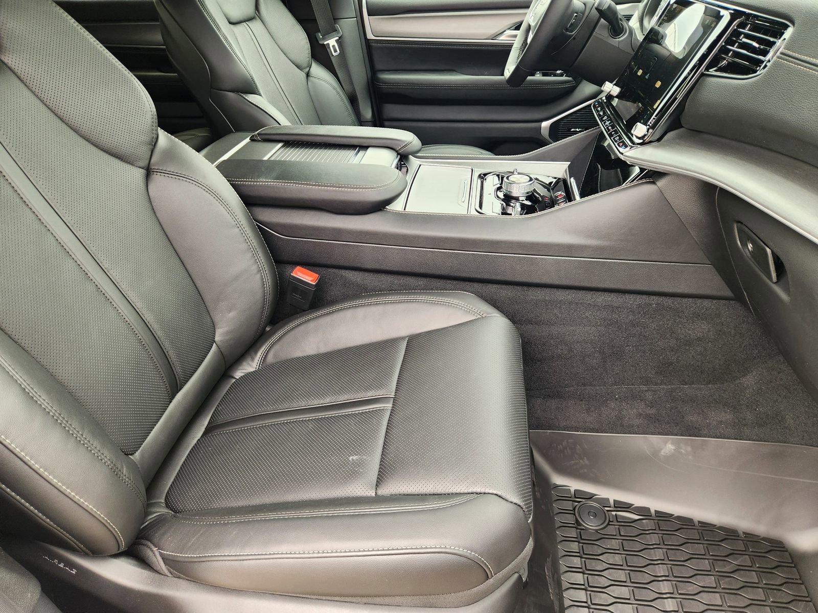 New 2026 Jeep Grand Wagoneer 4WD image 13