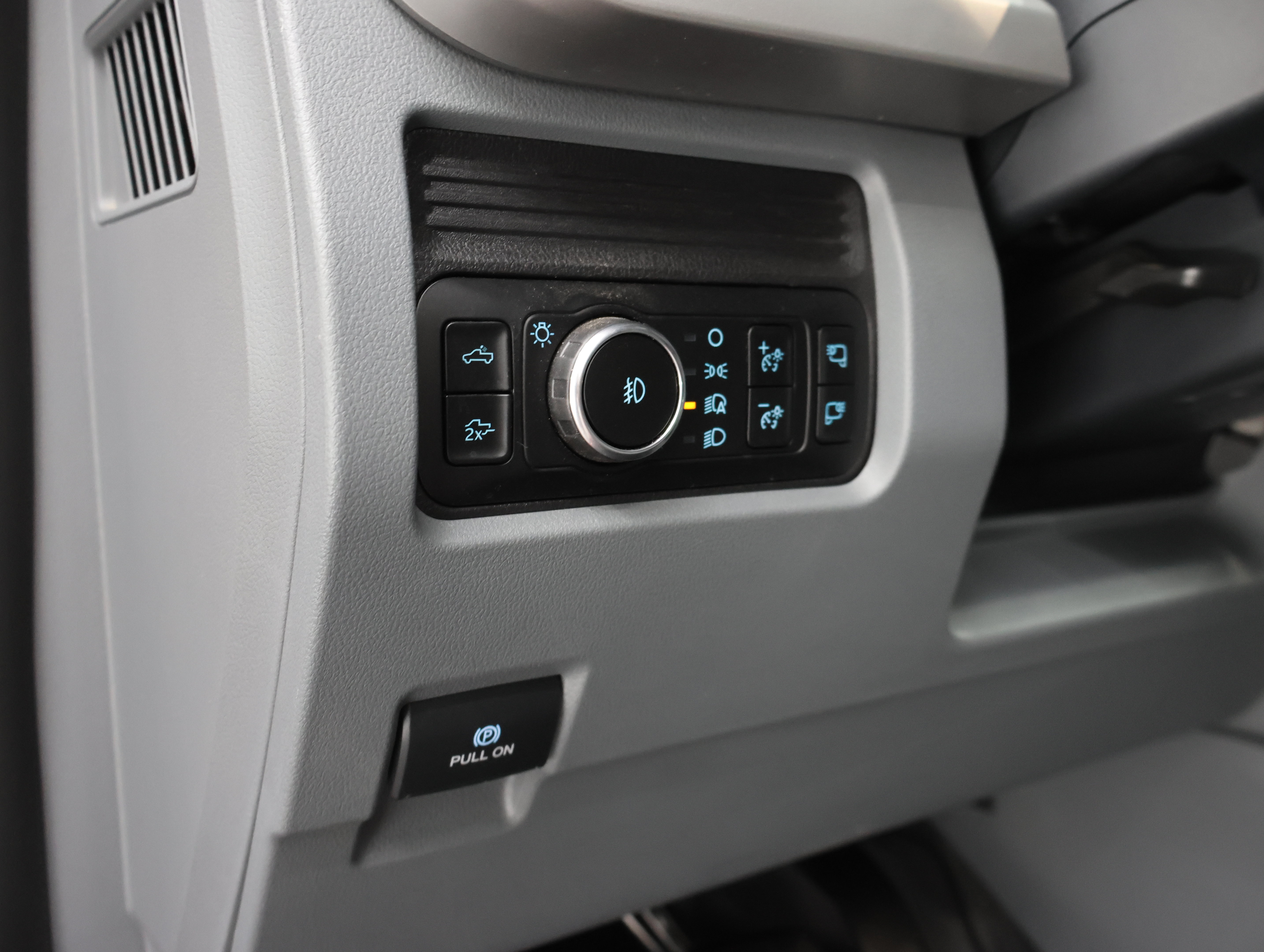 Used 2025 Ford F350 XLT w/ Black Appearance Package AWD/4WD image 45