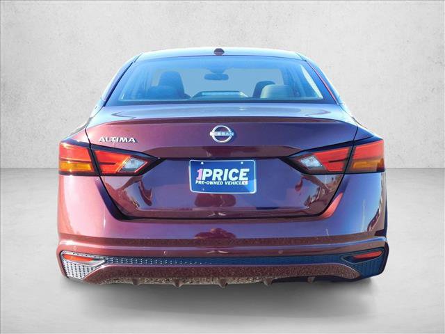 Used 2025 Nissan Altima 2.5 SV FWD image 12