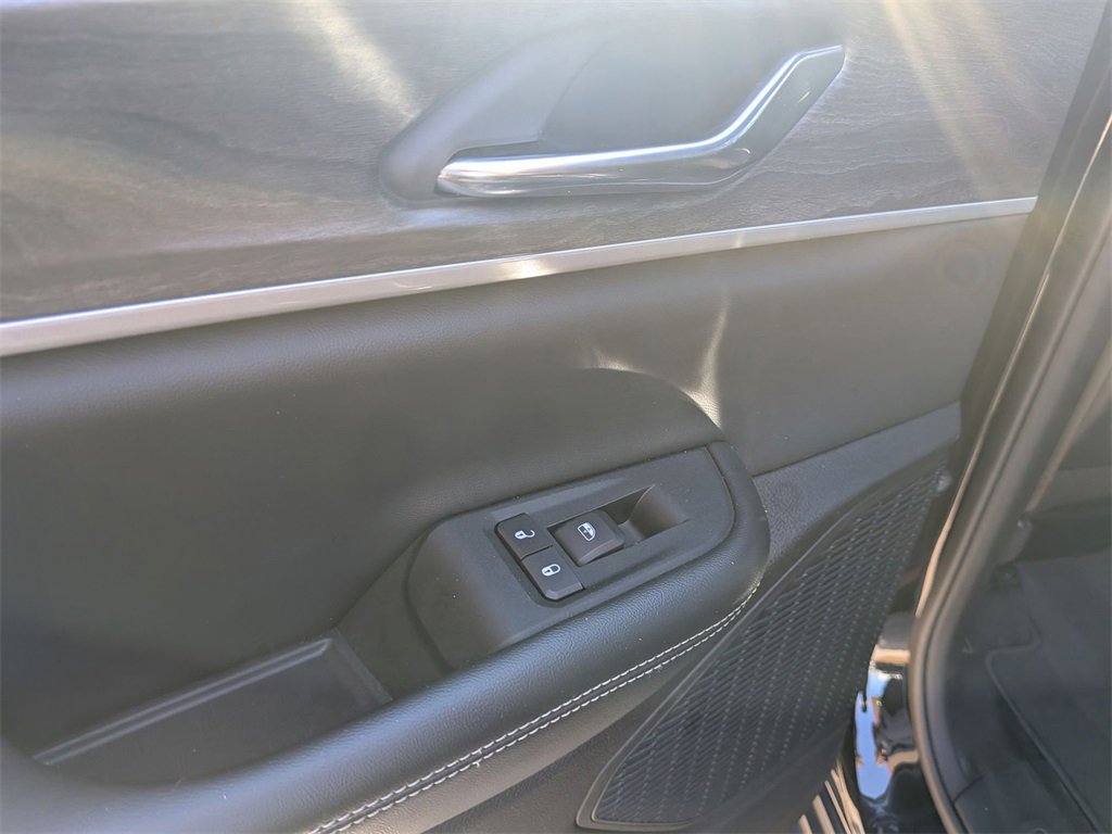 Used 2024 Jeep Grand Cherokee Limited image 28