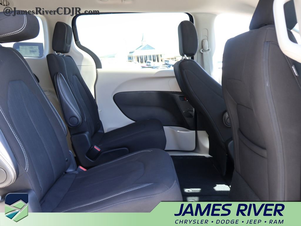 Used 2024 Chrysler Voyager LX image 11