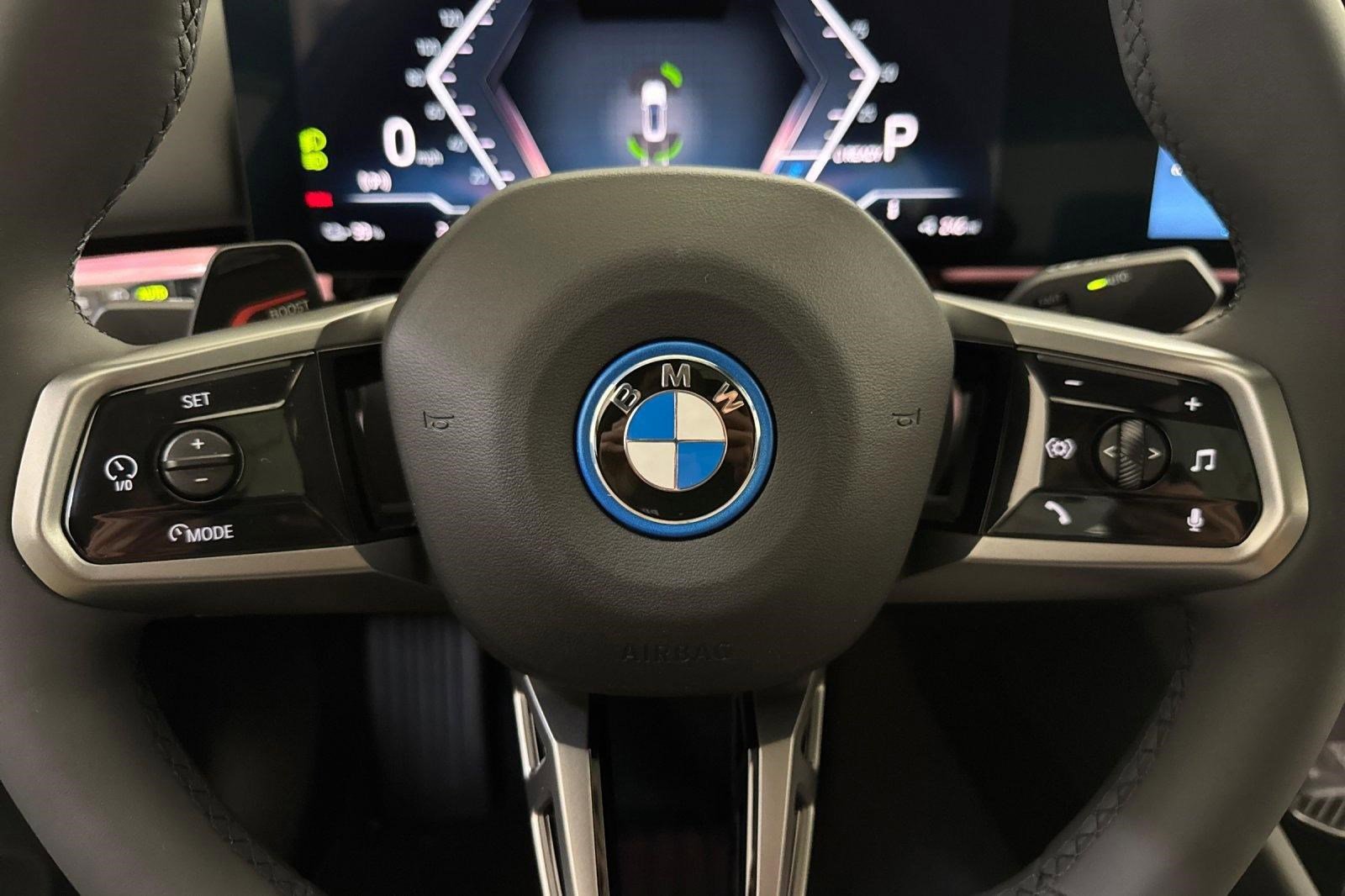 New 2026 BMW i5 eDrive40 w/ M Sport Package AWD/4WD image 17