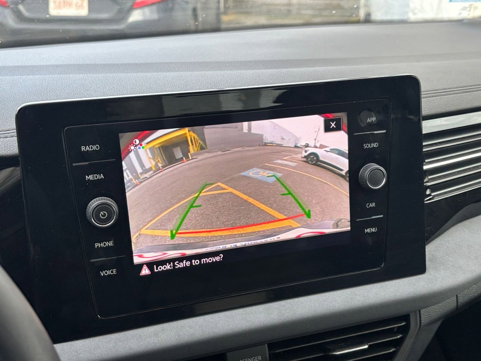 Used 2025 Volkswagen Jetta SE image 17