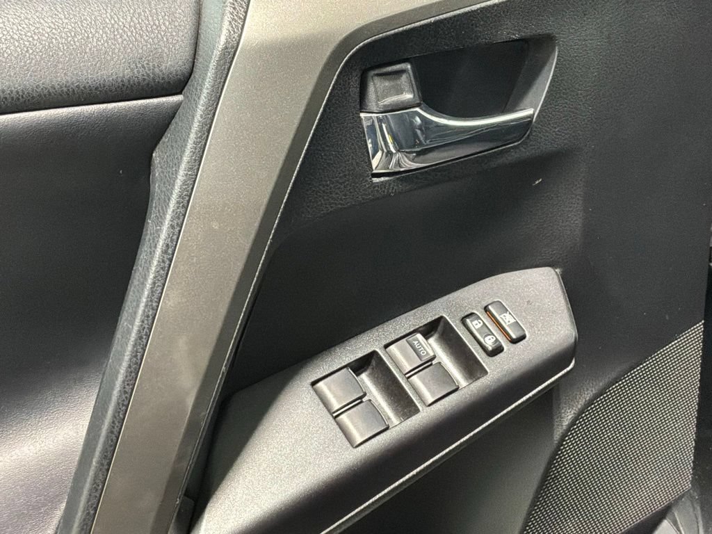 Used 2016 Toyota RAV4 XLE AWD/4WD image 22