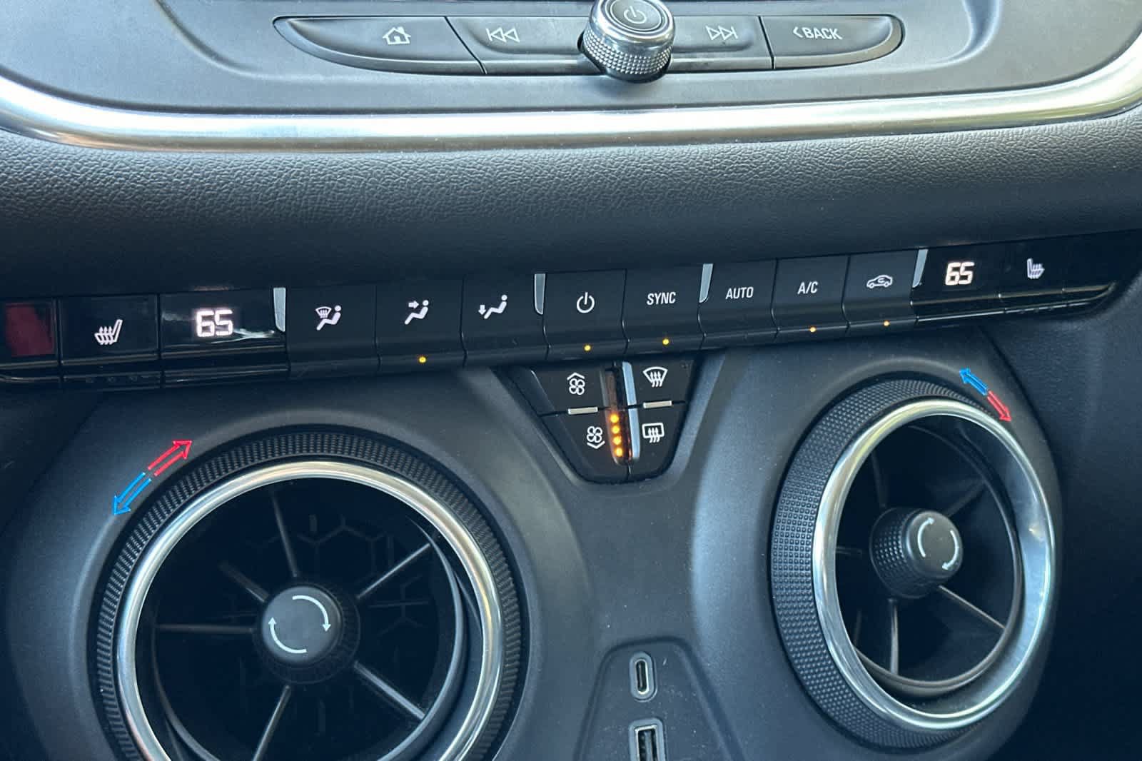Used 2020 Chevrolet Blazer LT FWD image 21
