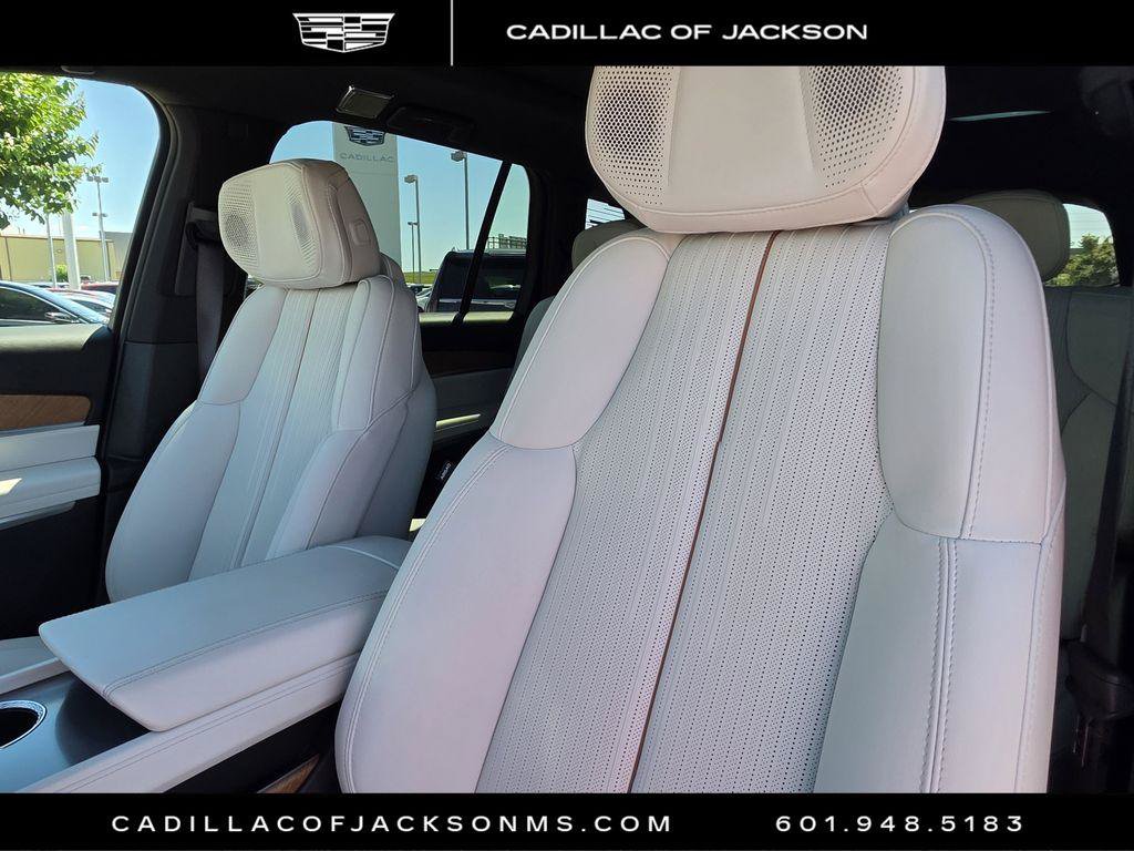 New 2026 Cadillac Vistiq Luxury w/ LPO, Floor Liner Package AWD/4WD image 14