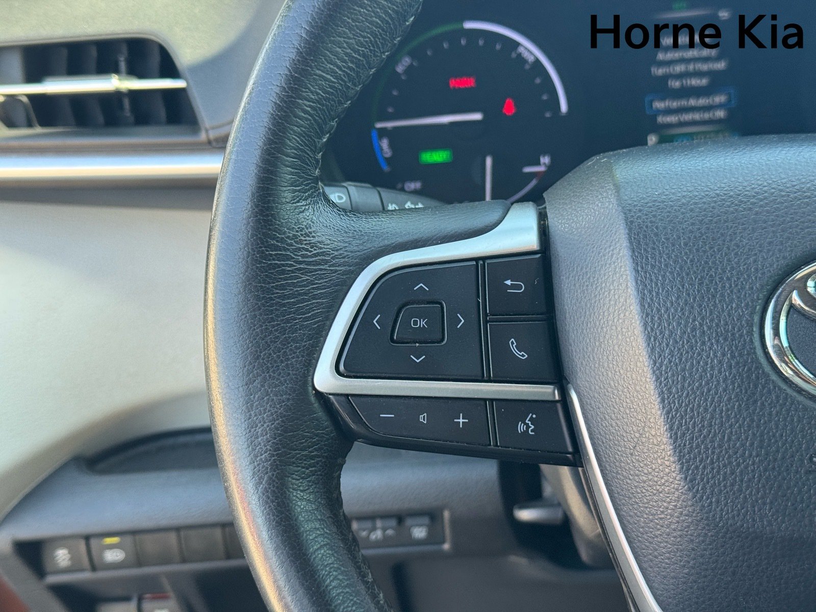 Used 2021 Toyota Sienna XLE FWD image 18