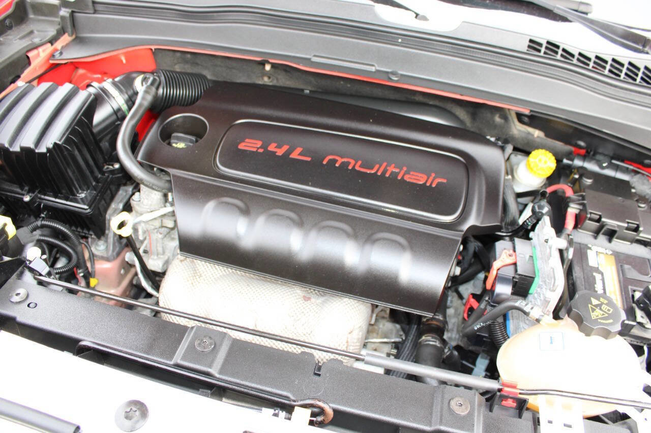 Used 2017 Jeep Renegade Limited image 25