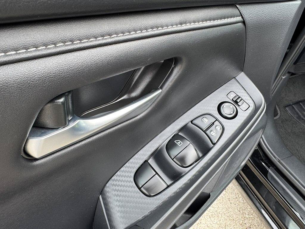 Used 2025 Nissan Sentra SV FWD image 6