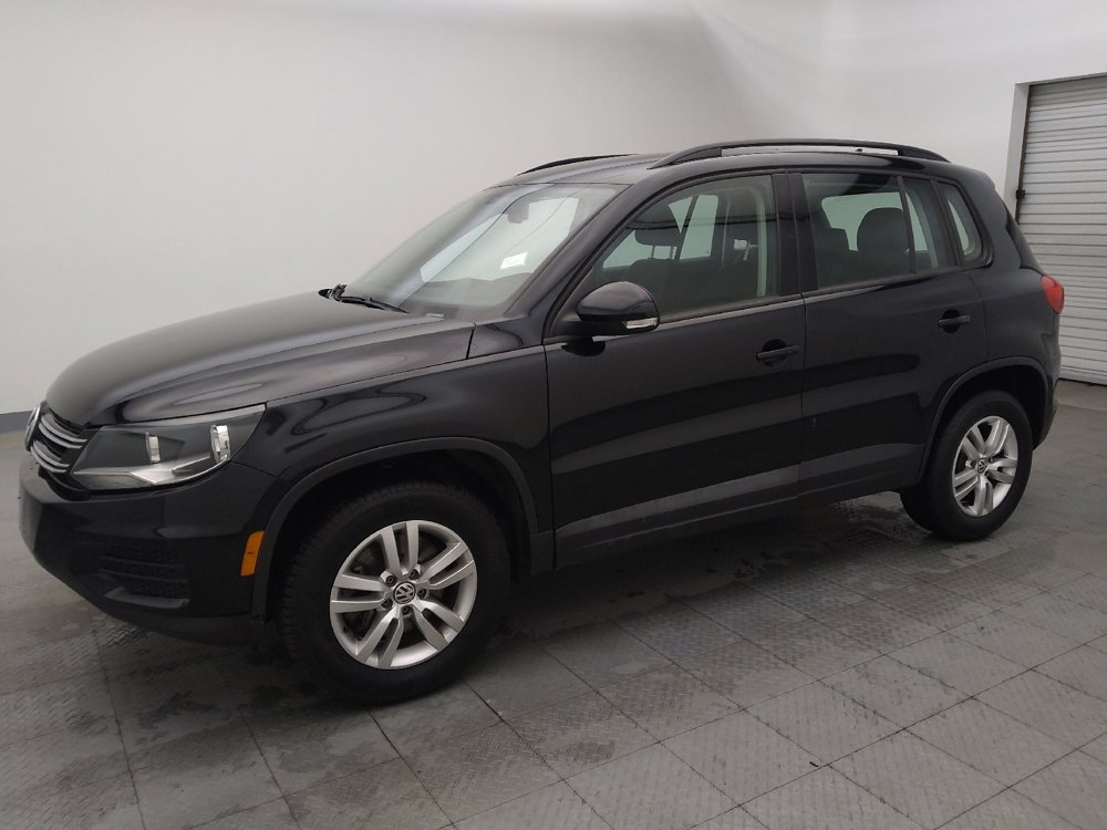 Used 2017 Volkswagen Tiguan S image 2