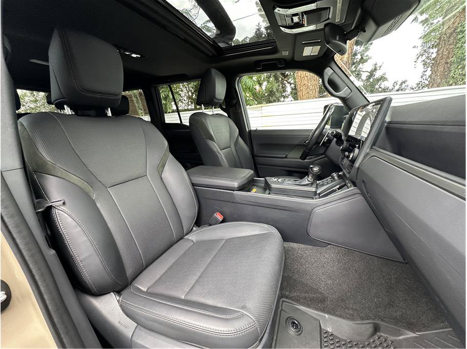 Used 2025 Lexus GX 550 AWD/4WD image 4