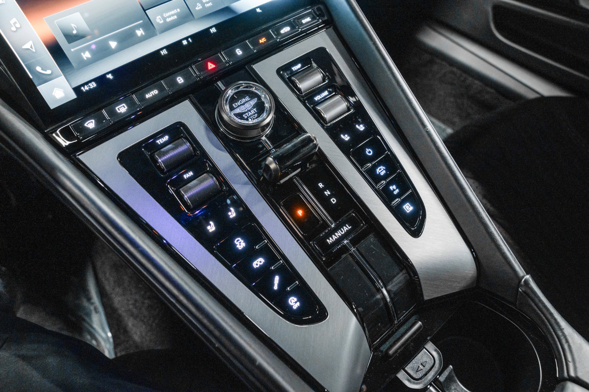 Used 2024 Aston Martin DB12 Coupe image 26